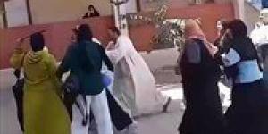 الاعتداء على معلمة داخل مدرسة بعد رفض الغش في الامتحانات.. تفاصيل الواقعة