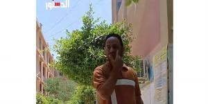 مش من حقك تمشي.. خلاف بين ولية أمر ومدرس بسبب منع ابنها من دخول الامتحان (فيديو)