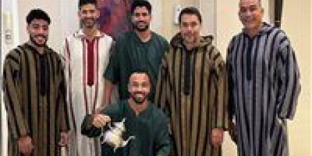 يتقدمهم
      الحضري
      والصقر
      وأفشة
      ظهورنجوم
      المنتخب
      الثاني
      بالزي
      الشعبي
      المغربي
      "صورة"