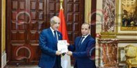 حسان
      الملاح
      بعد
      تسلمه
      كارنيه
      مجلس
      الشيوخ:
      نعد
      الرئيس
      بأن
      نكون
      على
      قدر
      المسؤولية..
      ومصر
      تزخر
      بعقول
      تُبدع
      في
      خدمة
      الوطن