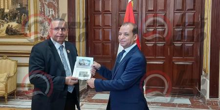 عبد
      السند
      يمامة
      يتسلم
      كارنيه
      عضوية
      مجلس
      الشيوخ
      2025..صور