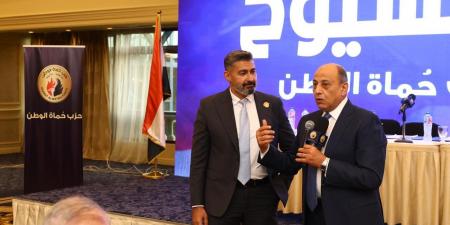 رئيس
      حماة
      الوطن
      يعقد
      اجتماعا
      مع
      أعضاء
      الحزب
      المعينين
      بمجلس
      الشيوخ