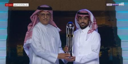 عاجل:
      السعودي
      سالم
      الدوسري
      يحقق
      جائزة
      أفضل
      لاعب
      في
      آسيا
      للمرة
      الثانية
      في
      تاريخه