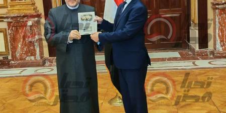 شوقي
      علام
      يتسلم
      كارنيه
      عضوية
      مجلس
      الشيوخ
      2025..صور