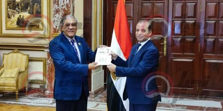عفت
      السادات
      يتسلم
      كارنيه
      عضوية
      مجلس
      الشيوخ
      2025..صور