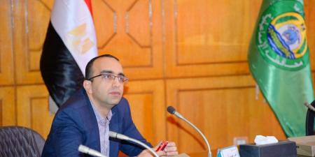 نائب
      محافظ
      الإسماعيلية
      يتابع
      التزام
      السائقين
      بالتعريفة
      الجديدة
      للركوب