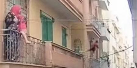 فيديو
      بالذكاء
      الاصطناعي
      يقلب
      السوشيال
      ميديا..
      سقوط
      طفل
      من
      أعلى
      منزله
      (فيديو)