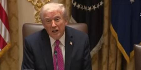 "هل
      تتخلى
      واشنطن
      كييف؟..
      مسؤول
      أمريكي:
      ترامب
      ضغط
      على
      أوكرانيا
      أكثر
      من
      روسيا