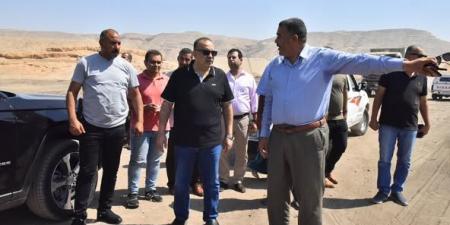 محافظ
      أسيوط
      يتابع
      أعمال
      المحور
      التنموي
      الجديد
      بين
      البداري
      وطريق
      البحر
      الأحمر
      ويوجه
      بزراعة
      جانبي
      الطريق