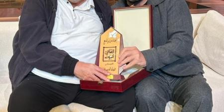 بعد
      تكريمه
      في
      مهرجان
      نقابة
      الممثلين
      ..
      إدوارد
      يستضيف
      الفنان
      ضياء
      الميرغني
      في
      برنامج
      القاهرة
      اليوم