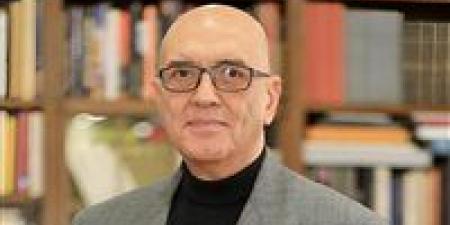 وزير
      الثقافة
      يهنئ
      سلماوي
      لاختياره
      “شخصية
      العام
      ”
      بمعرض
      الشارقة
      الدولي