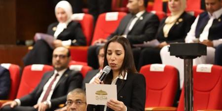 حنان
      وجدي
      بعد
      أداء
      اليمين
      الدستورية
      بالشيوخ:
      أتعهد
      بخدمة
      الوطن
      بوعي