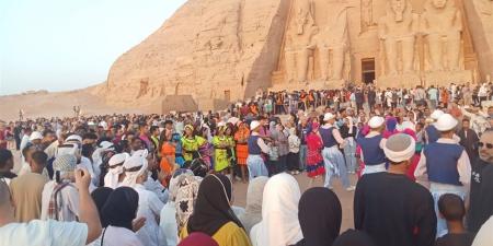 محافظ
      أسوان:
      تطبيق
      جميع
      الإجراءات
      لتسهيل
      حركة
      دخول
      وخروج
      المشاهدين
      لـ
      "تعامد
      الشمس"