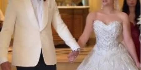اللقطات
      الأولى
      من
      حفل
      زفاف
      الفنان
      حاتم
      صلاح
      (صور)