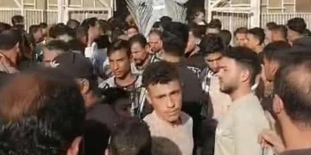 حزن
      يخيم
      على
      قرية
      أبو
      جلال
      بالدقهلية
      بعد
      وفاة
      شاب
      ابتلع
      لسانه
      أثناء
      لعب
      الكرة