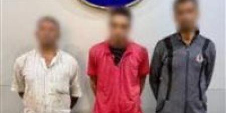 القبض
      على
      الملاكم
      ووالده
      المتهمين
      بدهس
      عائلة
      أمام
      نادي
      شهير
      بالشيخ
      زايد
