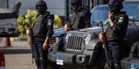 ضبط
      13
      متهمًا
      بالنصب
      على
      المواطنين
      بزعم
      تسفيرهم
      للعمل
      بالخارج
      في
      بني
      سويف