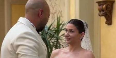 الكبير
      أوي
      ليس
      عمله
      الأول..
      أسرار
      في
      حياة
      حاتم
      صلاح
      بعد
      حفل
      زفافه