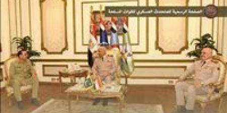 القائد
      العام
      للقوات
      المسلحة
      ورئيس
      أركان
      حرب
      القوات
      المسلحة
      يلتقيان
      رئيس
      أركان
      القوات
      البرية
      الباكستانية