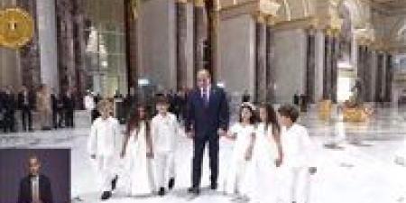 الأطفال
      للرئيس
      السيسي:
      انت
      عارف
      اننا
      بحبك
      أوي
      وكان
      نفسنا
      نشوفك