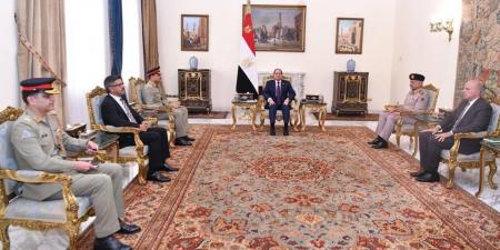 الرئيس
      السيسي
      يستقبل
      رئيس
      أركان
      القوات
      البرية
      الباكستانية