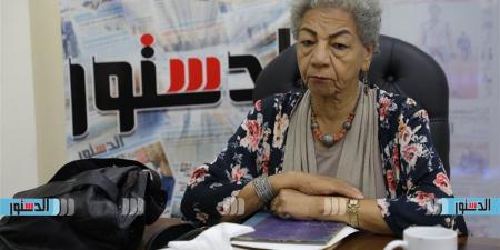 الثلاثاء..
      صالون
      سلوى
      بكر
      الثقافي
      يناقش
      "جماليات
      بيئة
      العمل
      في
      مصر"