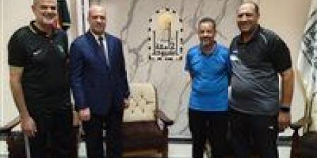اتحاد
      الكرة
      الطائرة
      يضع
      خطة
      لتطوير
      منظومة
      التدريب
      في
      محافظات
      الصعيد