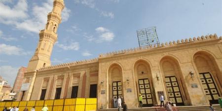 القطب
      الأكبر..
      من
      هو
      الإمام
      ابراهيم
      الدسوقى
      الذي
      تحتفل
      الصوفية
      بمولده؟