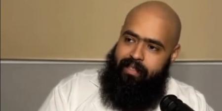 البلوجر
      محمد
      عبد
      العاطى
      أمام
      النيابة:
      الهزار
      جابلى
      1500
      دولار..
      وقبلها
      كنت
      بقبض
      15
      ألف
      جنيه