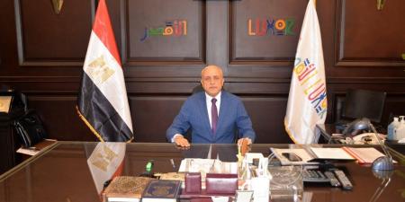 محافظ
      الأقصر
      يعقد
      اجتماعًا
      لبحث
      مشكلات
      مياه
      الشرب
      والصرف
      الصحي
      والغاز
      بقرى
      "البياضية"