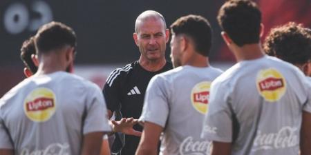 محمد
      عبدالجليل:
      توروب
      "مش
      باين
      له
      أثر"..
      والأهلى
      يعانى
      دفاعيًا
      رغم
      قوة
      الهجوم