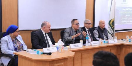 جامعة
      القاهرة
      الأهلية
      تعقد
      ندوة
      للشاعر
      الكبير
      والإعلامي
      جمال
      الشاعر