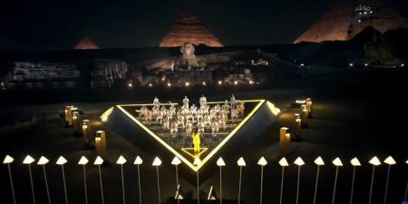 الكرة
      العالمية
      تحتفل
      بافتتاح
      المتحف
      الكبير