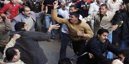 حدث
      ليلاً..
      مشاجرة
      بالحوامدية
      تسفر
      عن
      مصرع
      شخص
      وضبط
      طالب
      أصاب
      شاب
      تحرش
      بفتاة