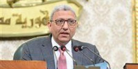 المستشار
      أحمد
      سعد
      الدين
      يفتتح
      جلسة
      النواب
      لمناقشة
      زيادة
      رسوم
      خدمات
      وزارة
      الخارجية