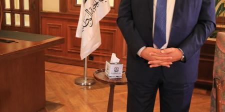 في
      حواره
      لـ
      تحيا
      مصر..
      السيد
      القصير
      يرد
      على
      مزاعم
      بيع
      الكراسي:
      لم
      نرشح
      أحدًا
      استنادًا
      إلى
      المال..
      ورجال
      الأعمال
      بالحزب
      وطنيون
      يدعمون
      الدولة