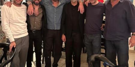 بعد
      نجاحهم..
      عمرو
      يوسف
      يجتمع
      مع
      بعض
      صناع
      حفل
      افتتاح
      المتحف
      المصري
      الكبير
      على
      العشاء