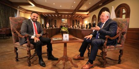 الوزير
      السيد
      القصير
      لـ
      تحيا
      مصر:
      رجال
      الأعمال
      جزء
      أساسي
      من
      أي
      كيان
      سياسي
      ناجح..
      ووجودهم
      بالحزب
      ليس
      بغرض
      المناصب
      بل
      لخدمة
      الدولة
      ودعم
      العمل
      العام