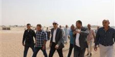 خلال جولته بمركز سمالوط.. محافظ المنيا يتفقد مخر سيل "السرارية"