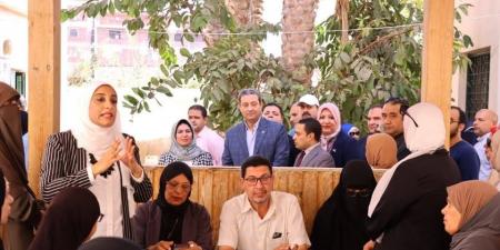 محافظ دمياط يتفقد القافلة العلاجية في شط جريبة .. صور