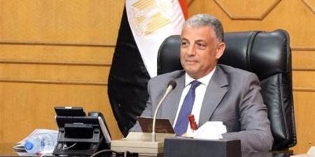 محافظ الإسماعيلية يكرم عددًا من القيادات التنفيذية المتميزة