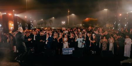 عمرو دياب يضيء ليل أبوظبي بأروع أغانيه في حفل خاص