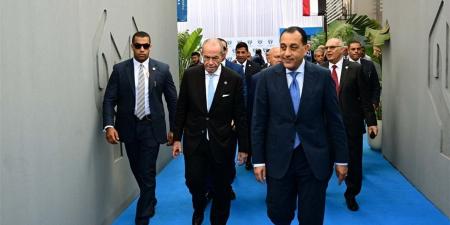 عقب افتتاح "المنصور لتصنيع فلاتر المركبات والفلاتر الصناعية".. رئيس الوزراء يتفقد مكونات المصنع