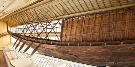 مركب خوفو.. الأعجوبة الخالدة تبوح بأسرار جديدة من داخل المتحف الكبير (فيديو)