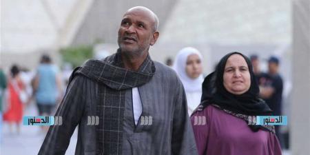 العم رشاد صاحب صورة افتتاح المتحف الكبير يرد على سمر فودة: الجلابية فخر الصعيد