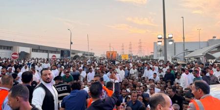 التنسيقية: حشود كبيرة للمصريين أمام سفارتنا بالكويت وتوقعات بمد التصويت في انتخابات النواب