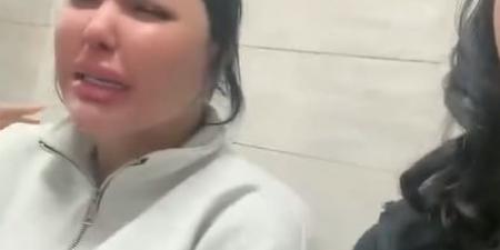 انهيار زوجة إسماعيل الليثي في المستشفى بعد دخوله في غيبوبة نتيجة الحادث المروع