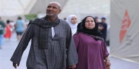 عم رشاد: مسكت إيد مراتي علشان دي عشرة عمر.. والحنية مش عيب