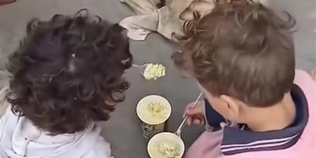 بينهم رضيعة.. أم تترك أطفالها الثلاثة بأحد شوارع الزقازيق