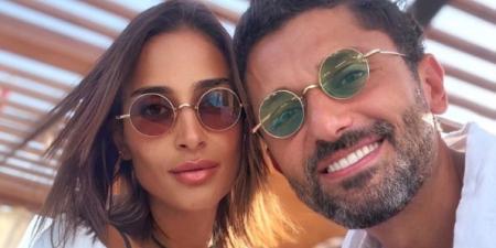 طلاق ونزيف بعد ولادة صعبة.. الأزمات تلاحق أبناء محمود عبد العزيز